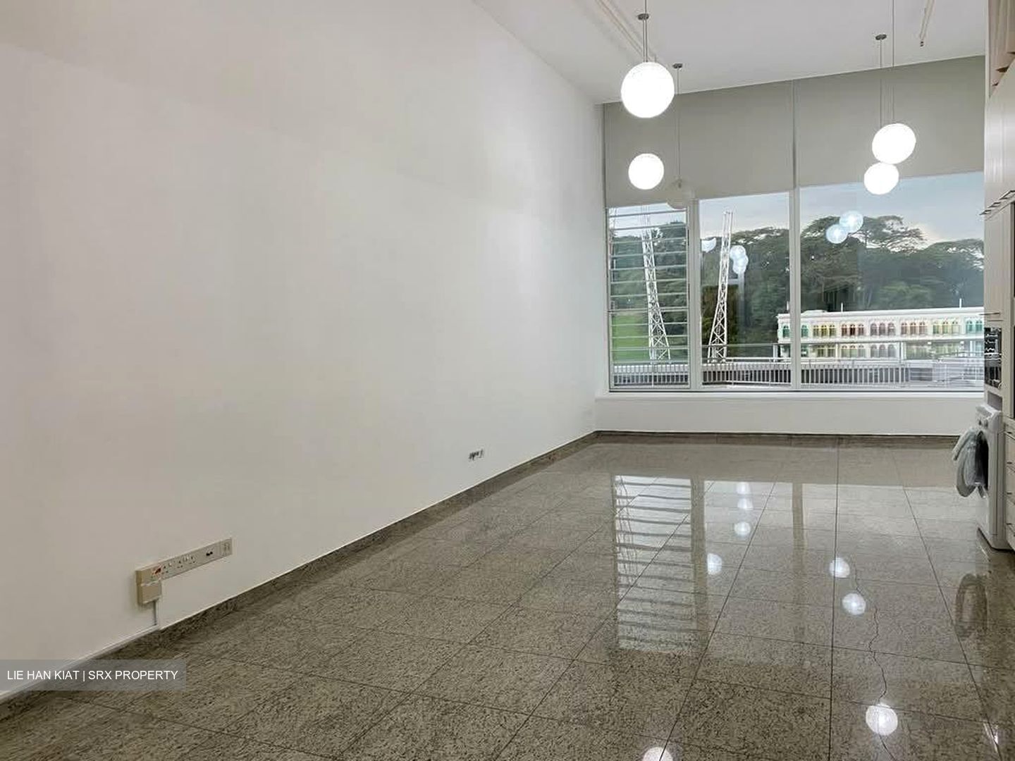 The Central (D1), Office #585385341